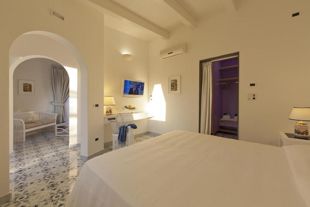 San Michele Hotel & Spa Sant'Angelo  Δωμάτιο φωτογραφία